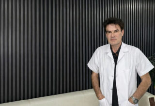 Op. Dr. Murat Acar ile Jinekomasti Cerrahisi: Özgüvene Açılan Kapı