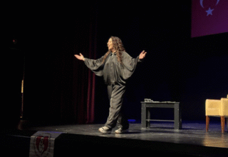 Özlem Kosif otizmli çocuklar yararına sahne aldı