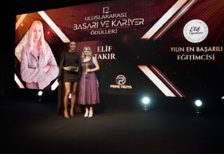 Dijital Eğitimin Yıldızı Elif Öğretmen’e Büyük Ödül